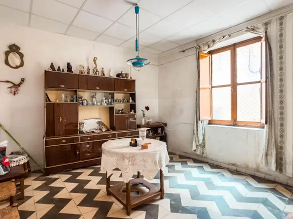 5-bedroom Village House In Mula, Spain (210 M²)