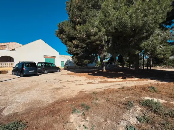 Terraced House In Albatera, Spain (89 M²)