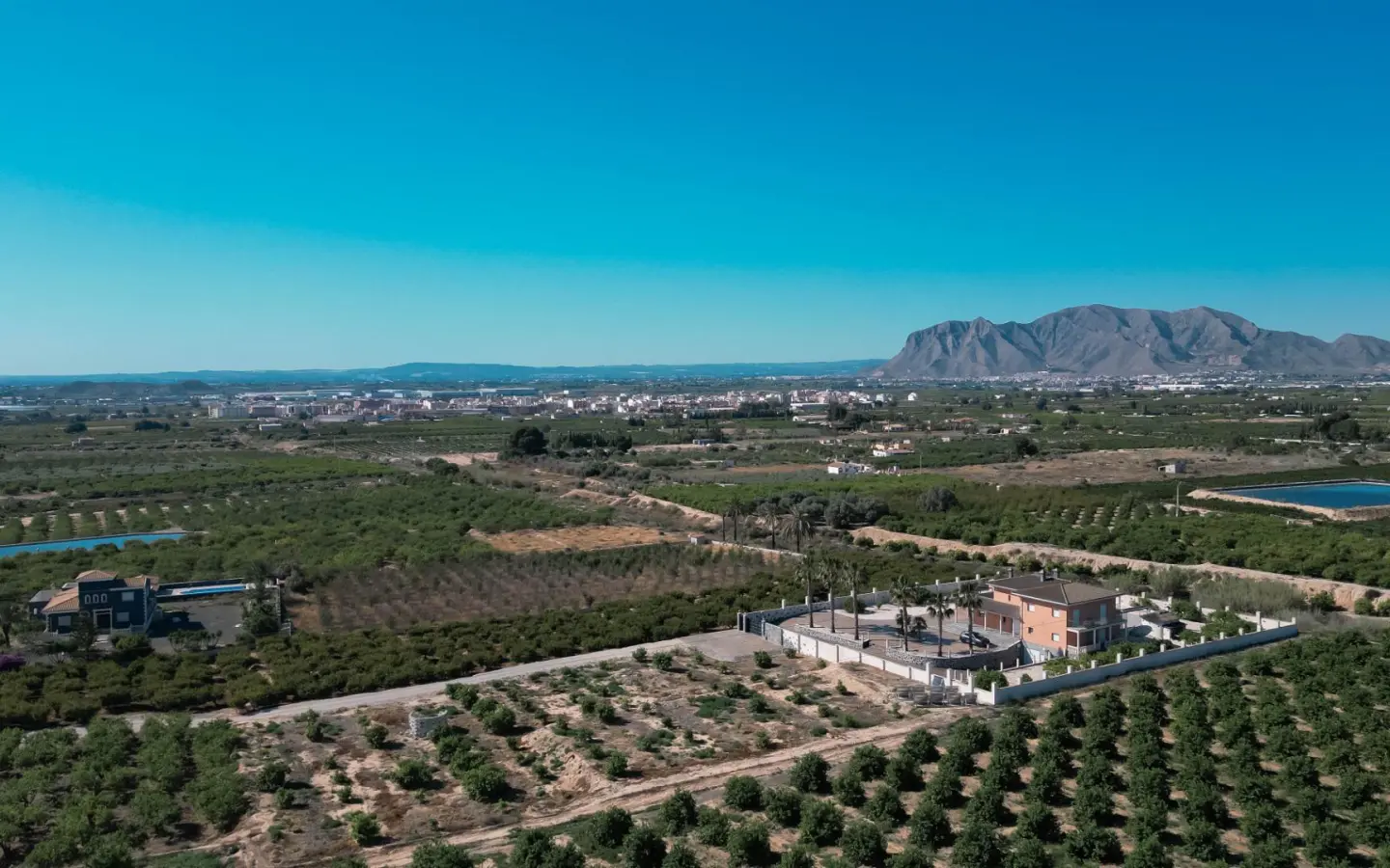 Terraced House In Albatera, Spain (89 M²)
