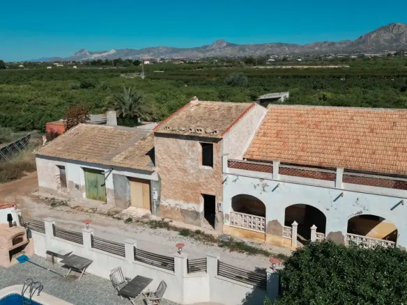 Terraced House In Albatera, Spain (89 M²)