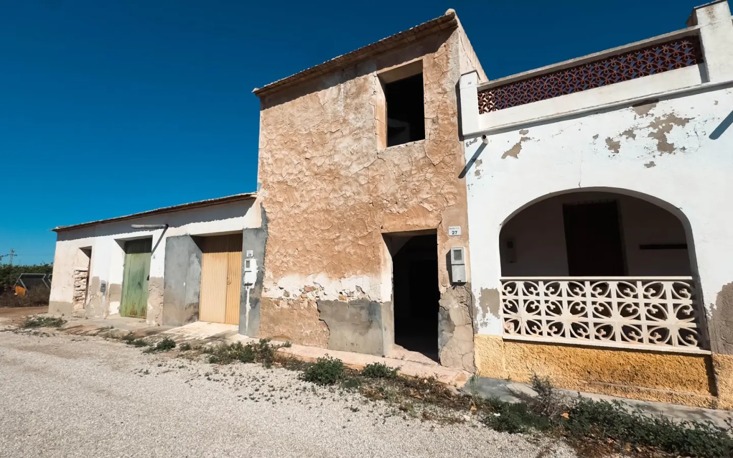 Terraced House In Albatera, Spain (89 M²)