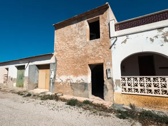Terraced House In Albatera, Spain (89 M²)