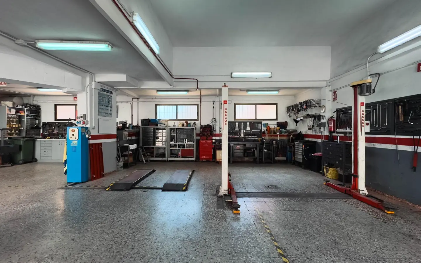 Commercial Unit In Benidorm, Spain (160 M²)