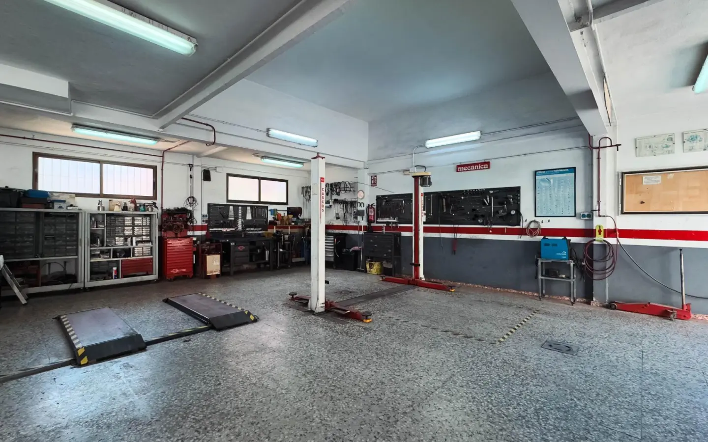 Commercial Unit In Benidorm, Spain (160 M²)