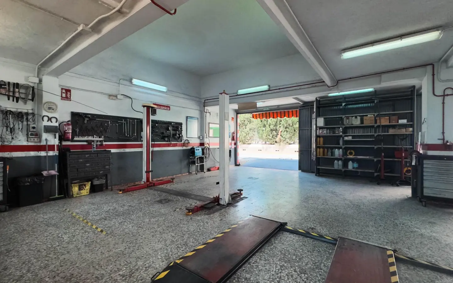 Commercial Unit In Benidorm, Spain (160 M²)