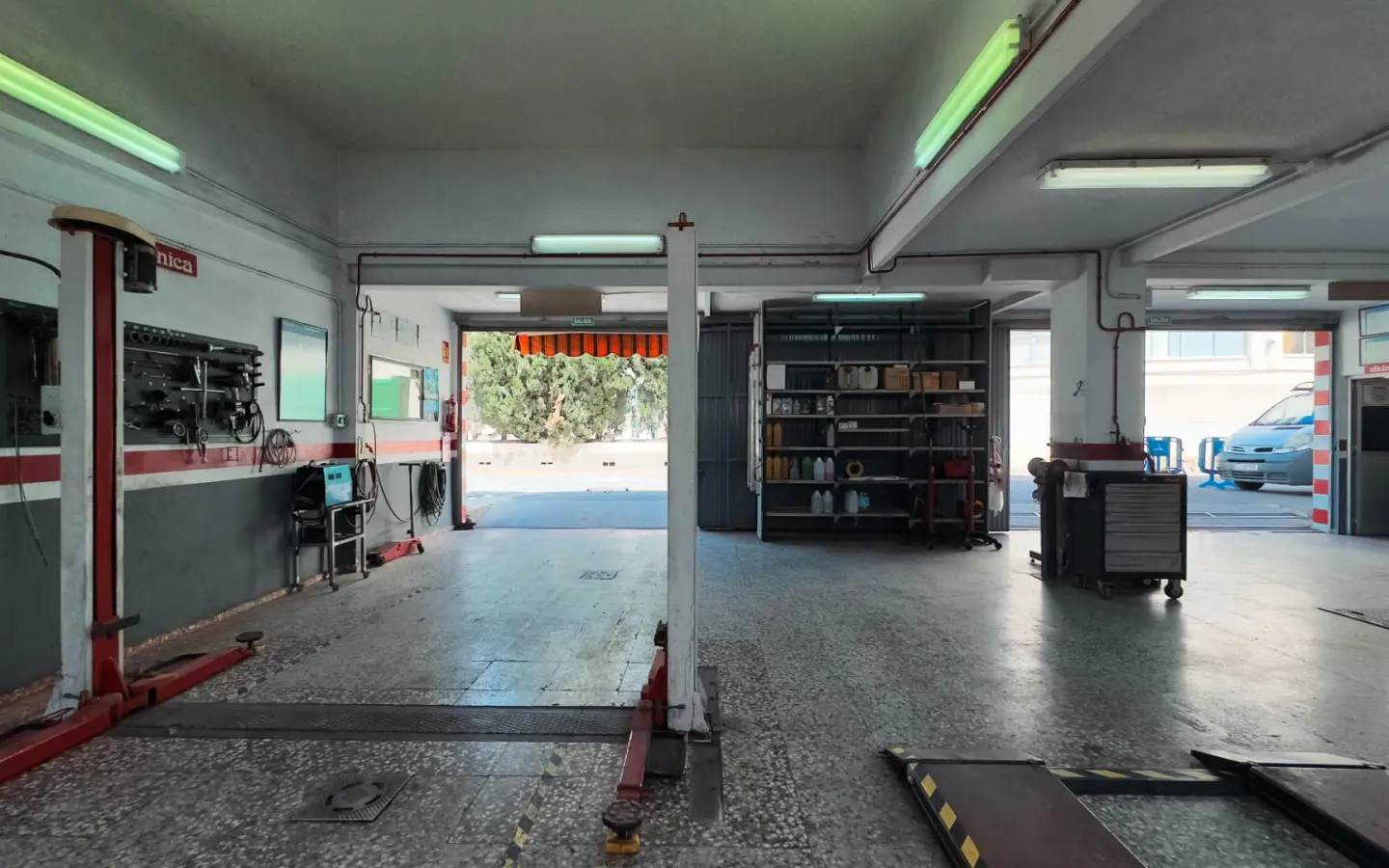 Commercial Unit In Benidorm, Spain (160 M²)