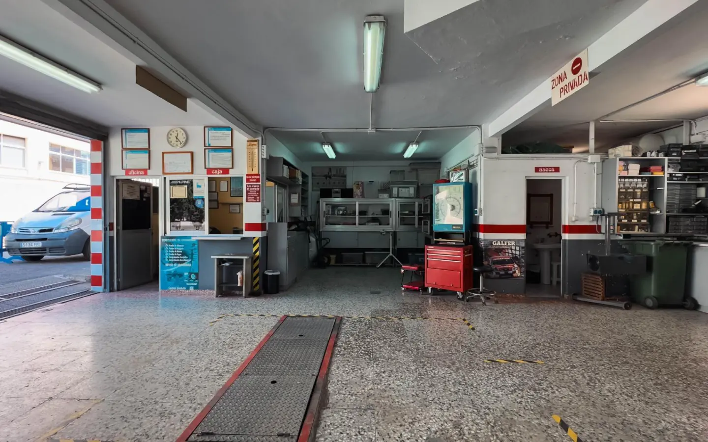Commercial Unit In Benidorm, Spain (160 M²)