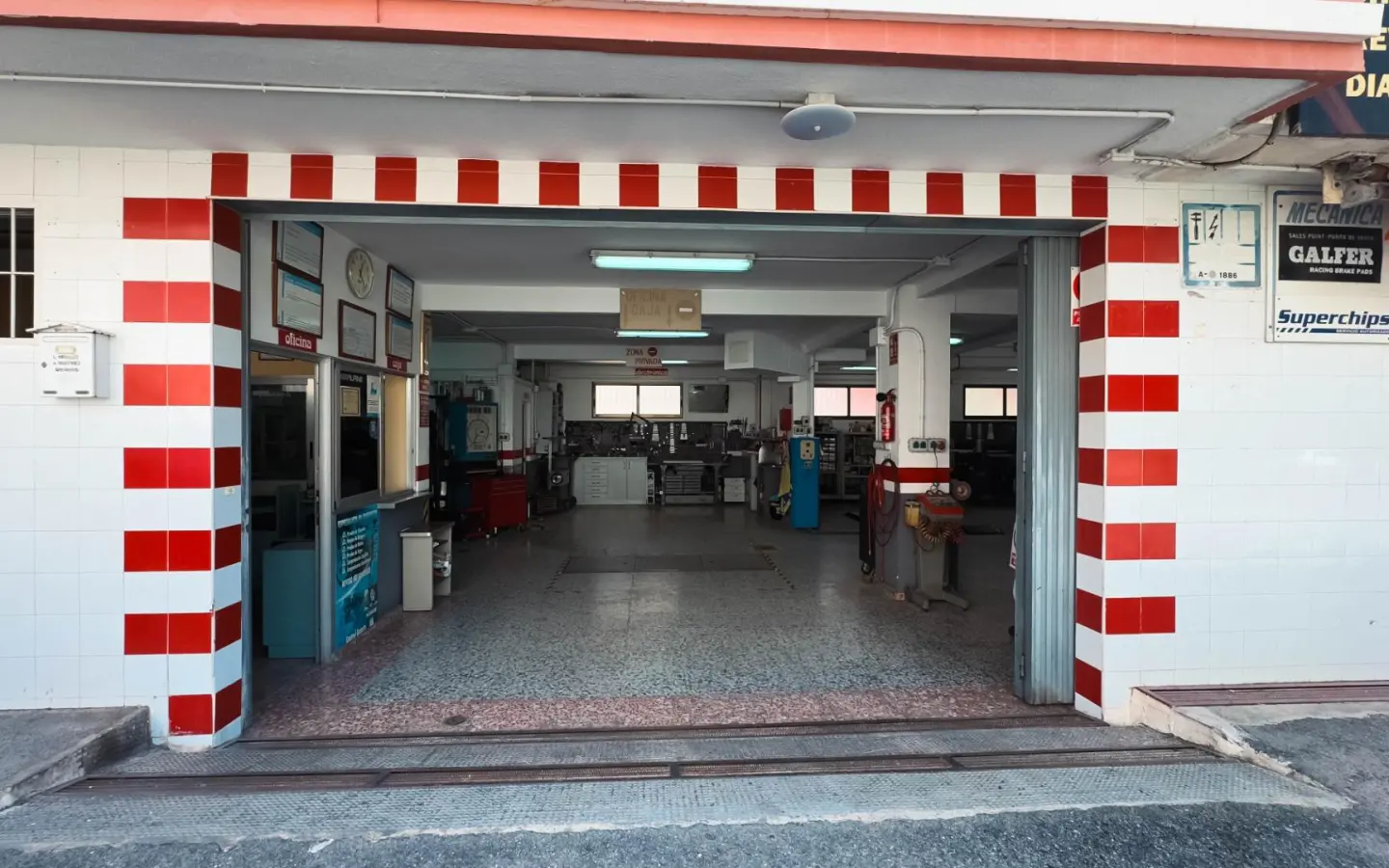 Commercial Unit In Benidorm, Spain (160 M²)