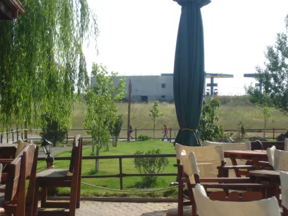 Business 1600 M² In The Suburbs Of Thessaloniki