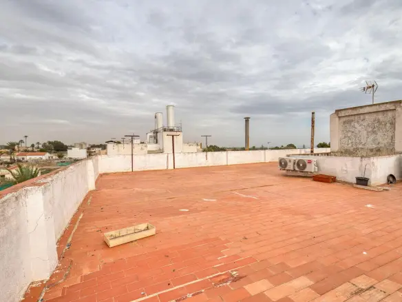 4-bedroom Flat In La Marina, Spain (115 M²)
