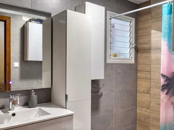 4-bedroom Flat In La Marina, Spain (115 M²)