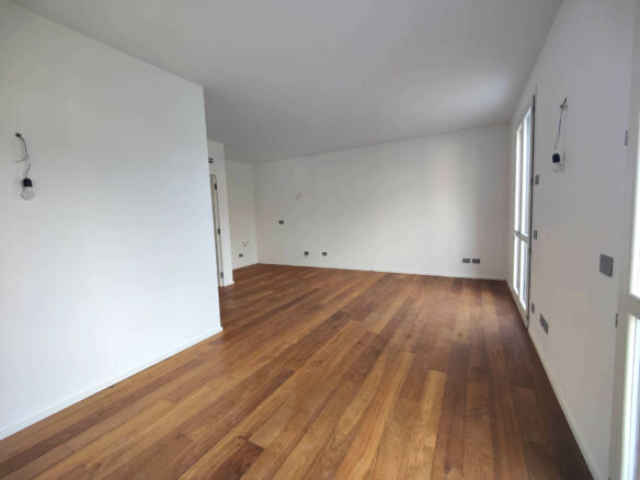 Q49 Quadrilocale Con Giardino , Vista Mare E Piscina Condominiale. Compreso Box Auto
