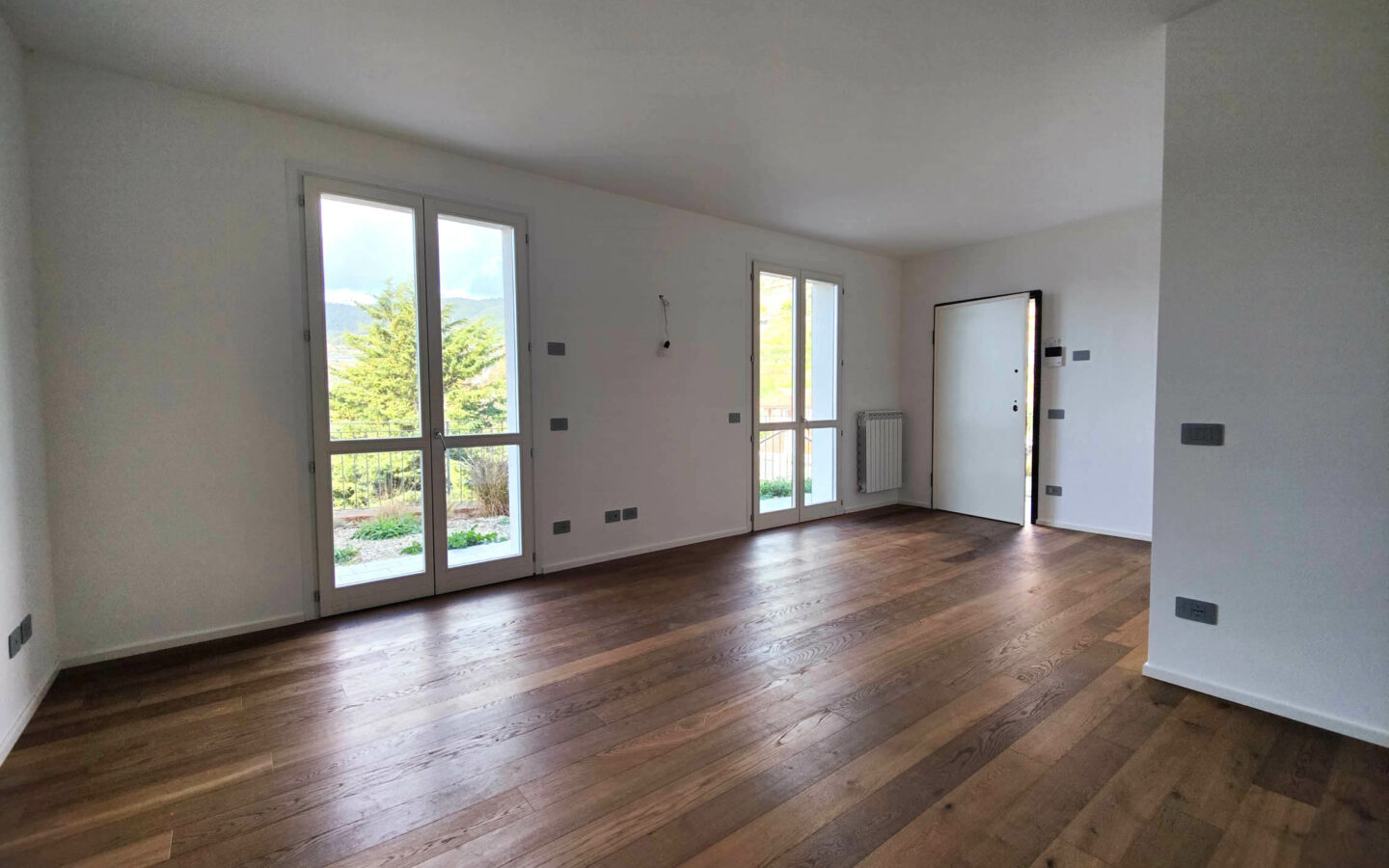 Q49 Quadrilocale Con Giardino , Vista Mare E Piscina Condominiale. Compreso Box Auto