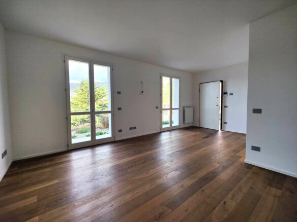 Q49 Quadrilocale Con Giardino , Vista Mare E Piscina Condominiale. Compreso Box Auto