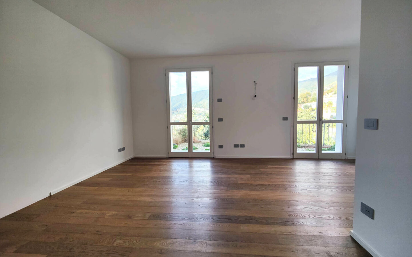Q49 Quadrilocale Con Giardino , Vista Mare E Piscina Condominiale. Compreso Box Auto
