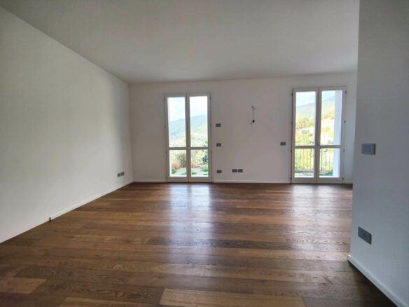 Q49 Quadrilocale Con Giardino , Vista Mare E Piscina Condominiale. Compreso Box Auto