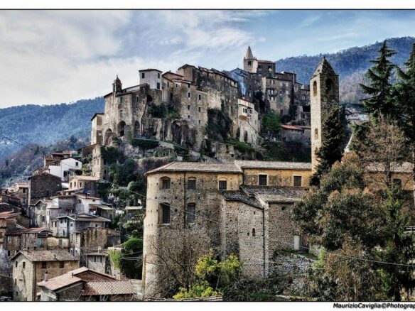 B64 In The Heart Of The Historic Center Of Ceriana, Apartment To Renovate
