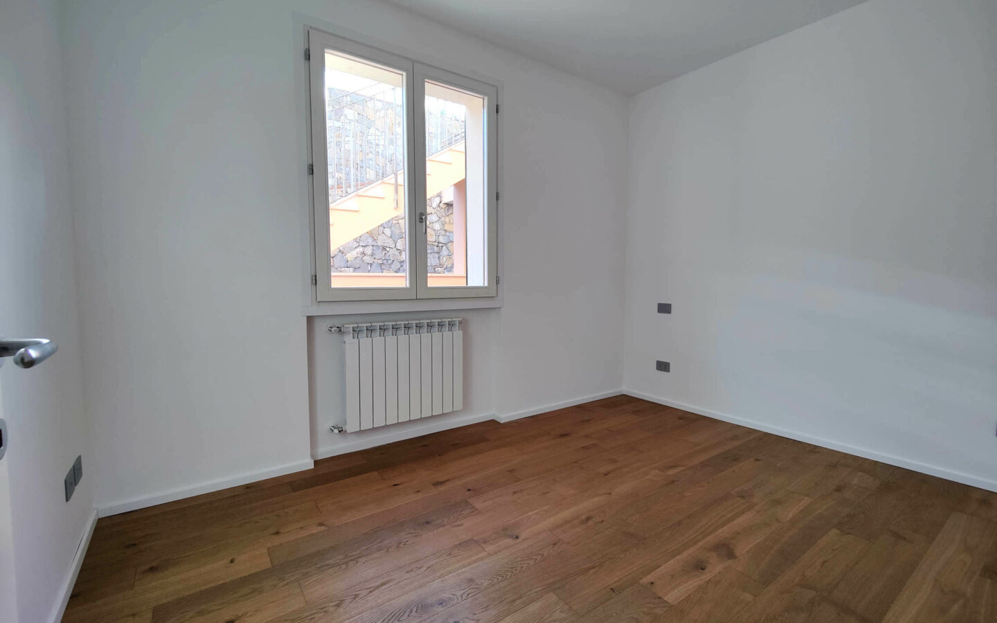 Q49 Quadrilocale Con Giardino , Vista Mare E Piscina Condominiale. Compreso Box Auto