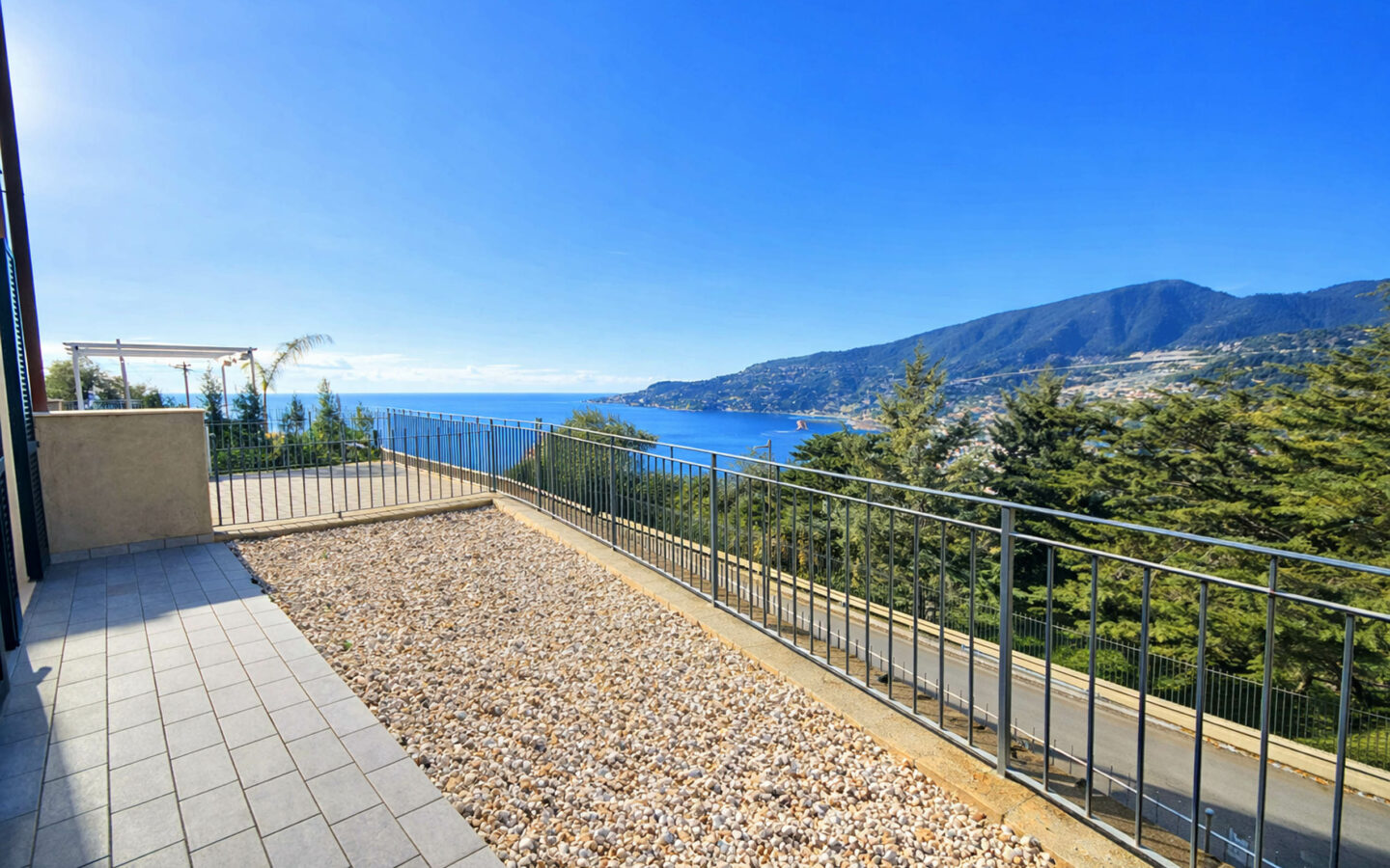 Q49 Quadrilocale Con Giardino , Vista Mare E Piscina Condominiale. Compreso Box Auto