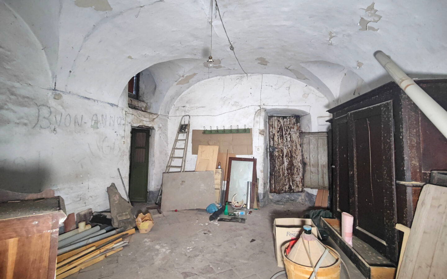 B64 In The Heart Of The Historic Center Of Ceriana, Apartment To Renovate
