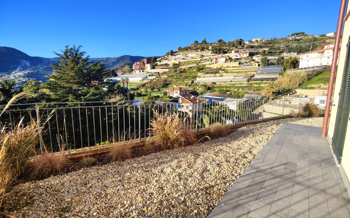 Q49 Quadrilocale Con Giardino , Vista Mare E Piscina Condominiale. Compreso Box Auto