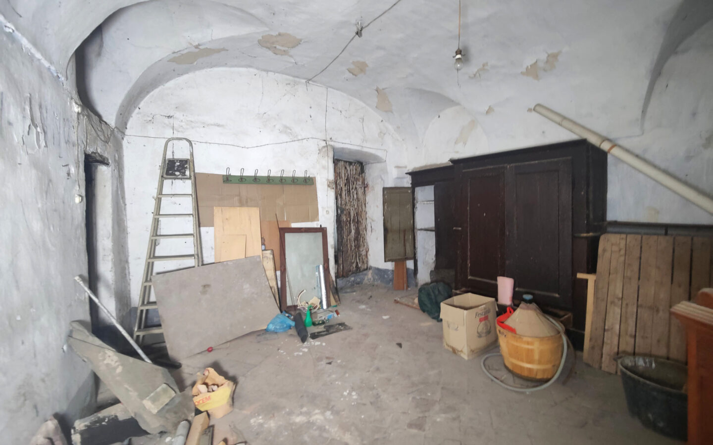 B64 In The Heart Of The Historic Center Of Ceriana, Apartment To Renovate