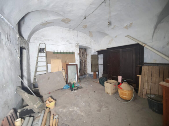 B64 In The Heart Of The Historic Center Of Ceriana, Apartment To Renovate