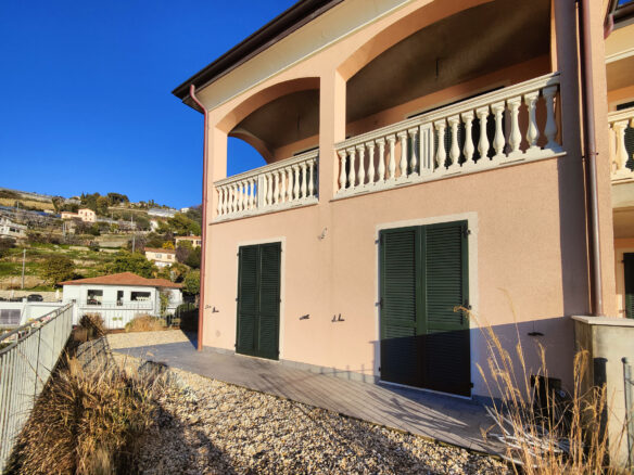 Q49 Quadrilocale Con Giardino , Vista Mare E Piscina Condominiale. Compreso Box Auto