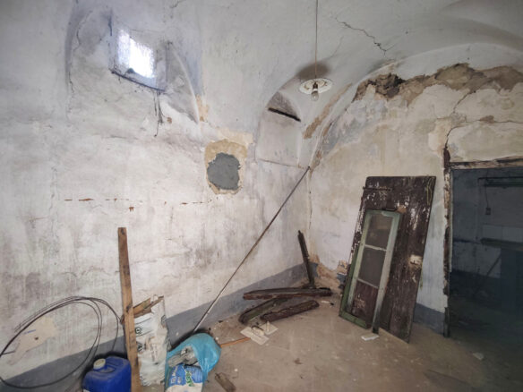 B64 In The Heart Of The Historic Center Of Ceriana, Apartment To Renovate