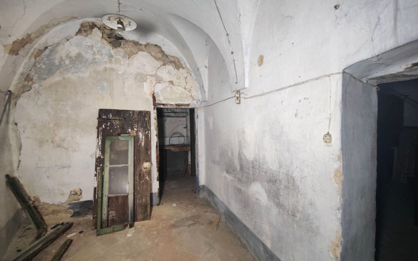 B64 In The Heart Of The Historic Center Of Ceriana, Apartment To Renovate