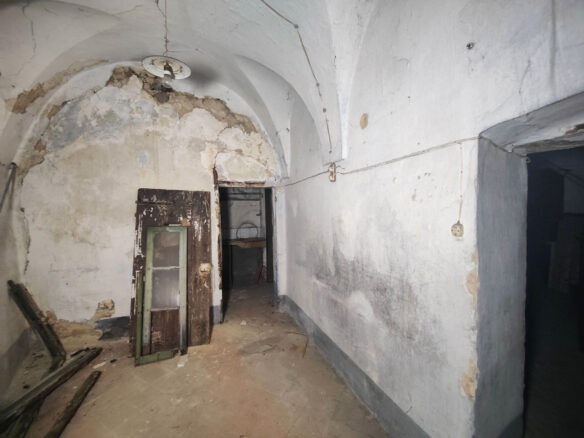 B64 In The Heart Of The Historic Center Of Ceriana, Apartment To Renovate