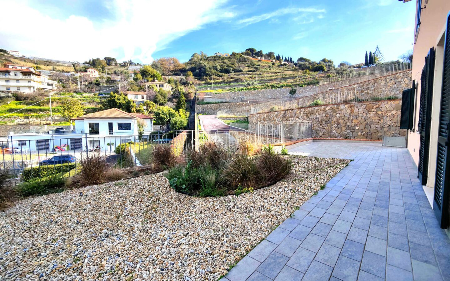 Q49 Quadrilocale Con Giardino , Vista Mare E Piscina Condominiale. Compreso Box Auto