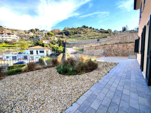 Q49 Quadrilocale Con Giardino , Vista Mare E Piscina Condominiale. Compreso Box Auto