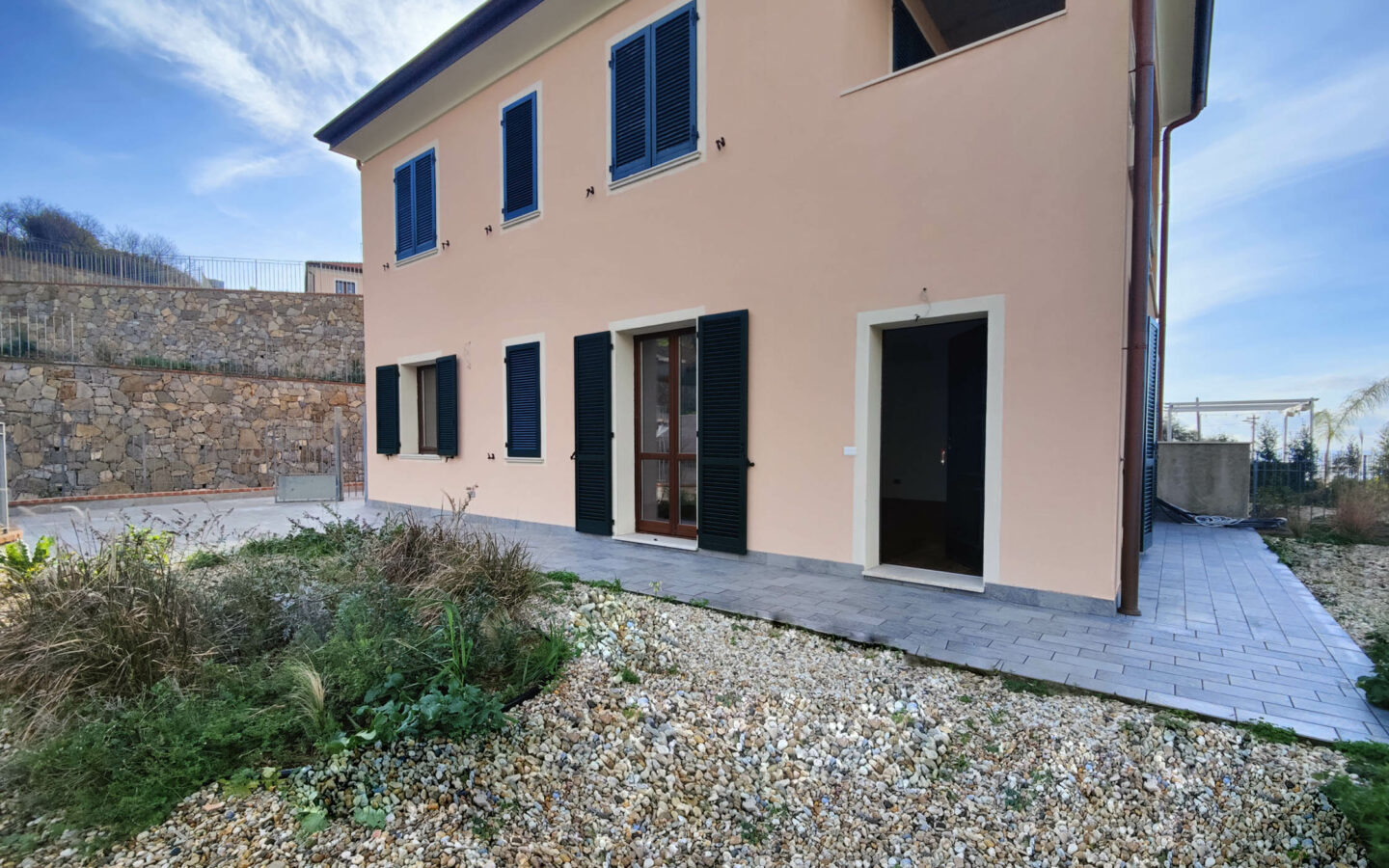Q49 Quadrilocale Con Giardino , Vista Mare E Piscina Condominiale. Compreso Box Auto