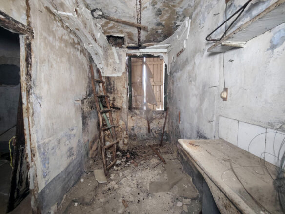 B64 In The Heart Of The Historic Center Of Ceriana, Apartment To Renovate