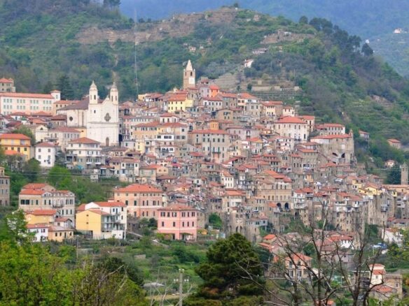 B64 In The Heart Of The Historic Center Of Ceriana, Apartment To Renovate
