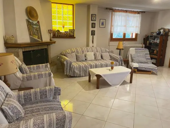 4-bedroom Detached House In Velo, Greece (269 M²)