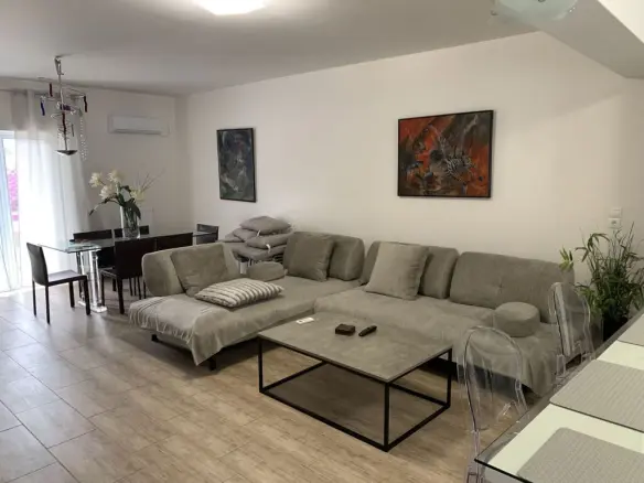 Detached House In Kalivia Thorikou, Greece (239 M²)