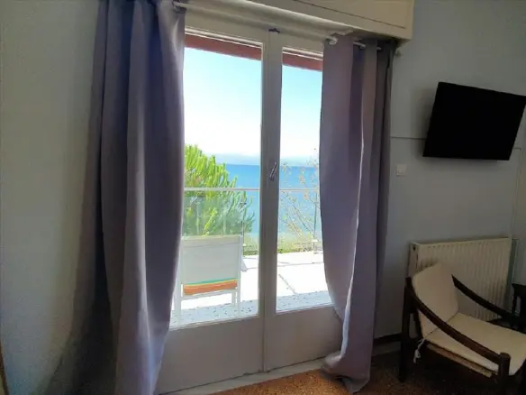 Hotel In Amarinthos, Greece (307 M²)