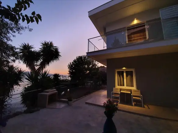 Hotel In Amarinthos, Greece (307 M²)