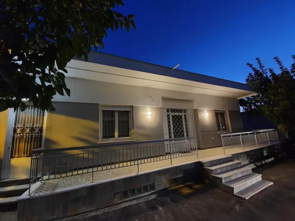 Hotel In Amarinthos, Greece (307 M²)