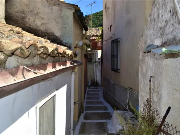 Detached House In Corfu, Greece (75 M²)