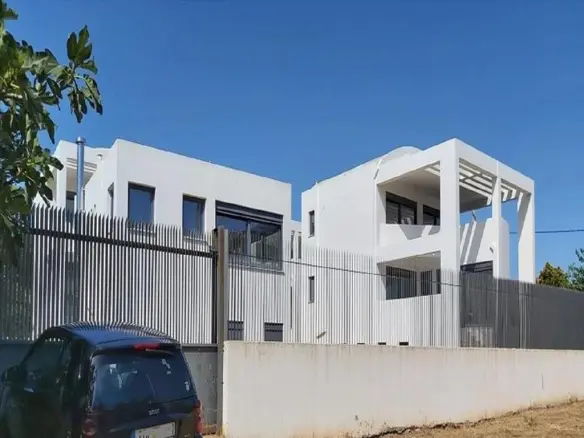 Complex In Kalivia Thorikou, Greece (707 M²)