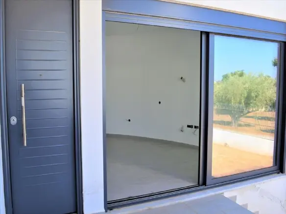 Complex In Kalivia Thorikou, Greece (707 M²)