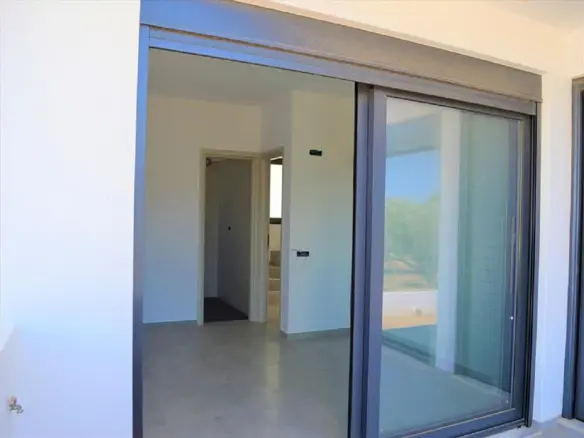 Complex In Kalivia Thorikou, Greece (707 M²)