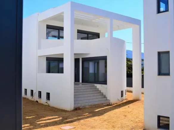 Complex In Kalivia Thorikou, Greece (707 M²)