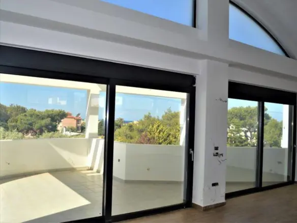Complex In Kalivia Thorikou, Greece (707 M²)