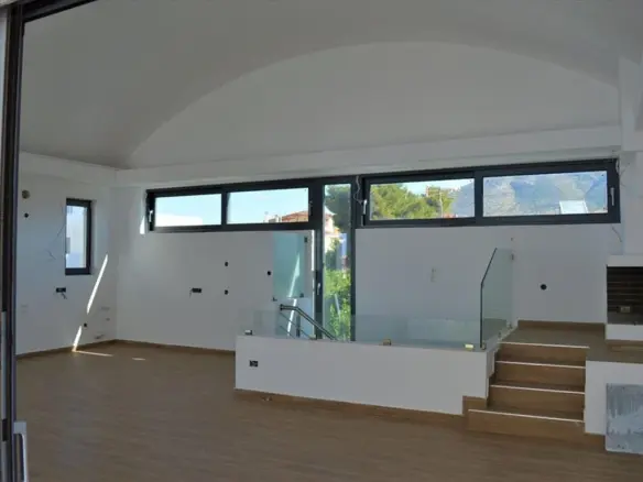 Complex In Kalivia Thorikou, Greece (707 M²)