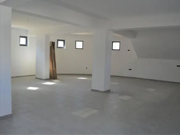 Complex In Kalivia Thorikou, Greece (707 M²)