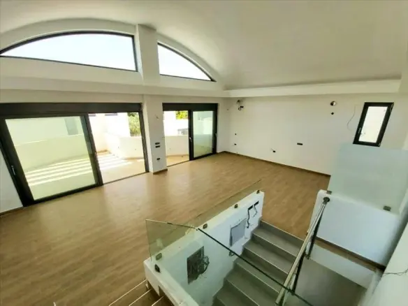 Complex In Kalivia Thorikou, Greece (707 M²)